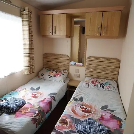 3 Bedroom Family Van Linen Inc Pets Go Free Hunstanton Exterior photo